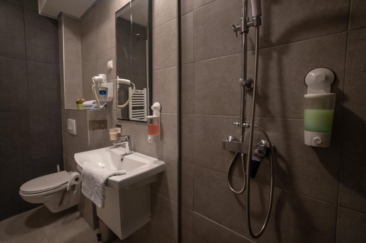 Apartments Slana Oaza トゥズラ エクステリア 写真